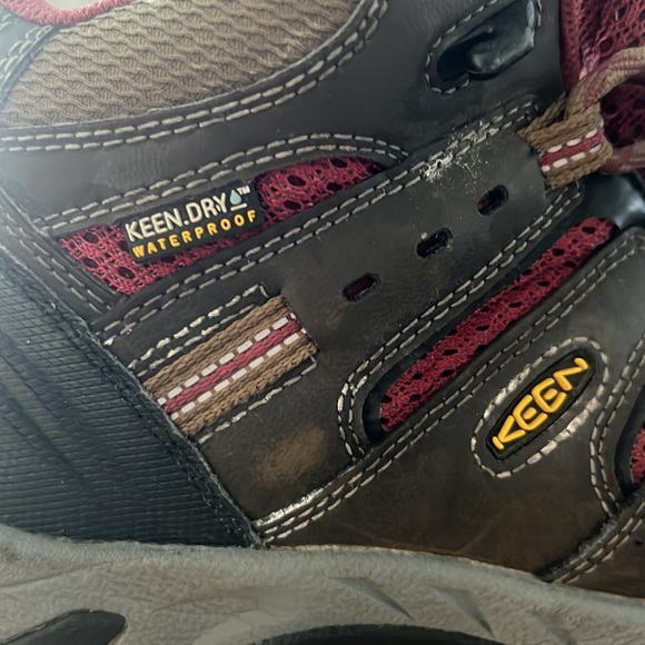 KEEN trekker boot size 7.5 brown and burgundy - Picture 16 of 17